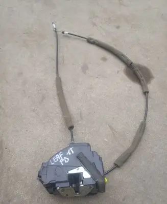 Nissan Leaf I (ZE0) Front door lock