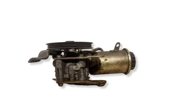 Toyota Yaris Power steering pump 52020