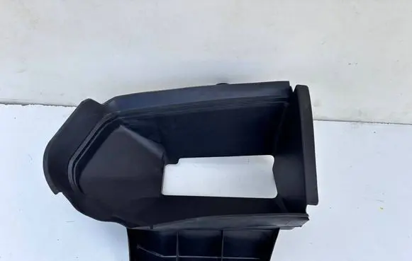 Renault Captur II Intercooler air guide/duct channel 215588859