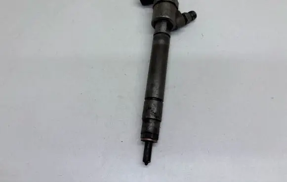 Volvo XC90 Fuel injector 30750283
