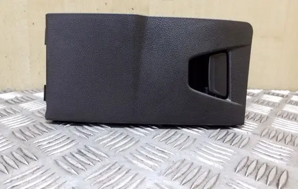 Ford Focus Dashboard storage box/compartment BM51A46441BEW
