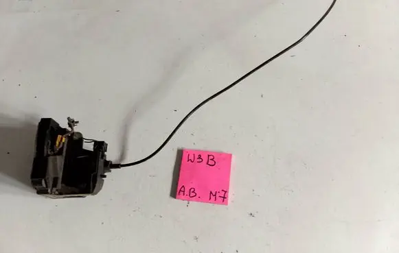 Renault Megane II Front door lock 