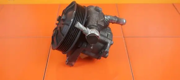 BMW 3 E90 E91 Power steering pump 7537862 N52B25A