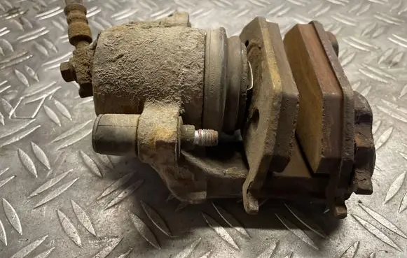 Volkswagen Golf IV Front brake caliper