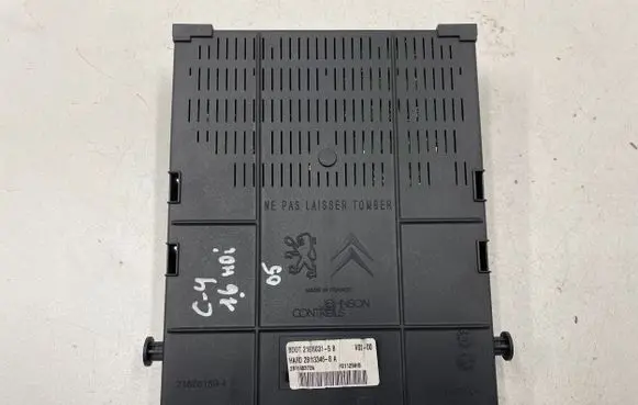 Citroen C4 I Fuse module 281148373A 281133468A 2160315B