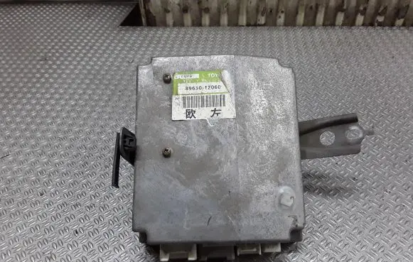 Toyota Corolla E120 E130 Power steering control unit/module 8965012060