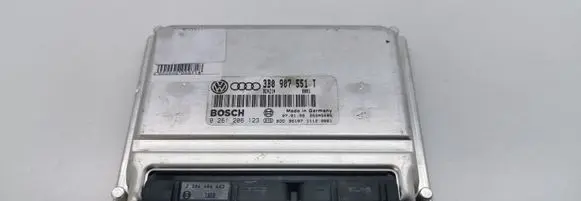Volkswagen PASSAT B5 Engine control unit/module 3B0907551T 0261206123