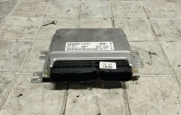 KIA Sportage Engine control unit/module 5WY1A87B 3910323242 3921223242