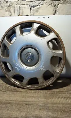 Nissan Primera R15 wheel hub/cap/trim 9348M010