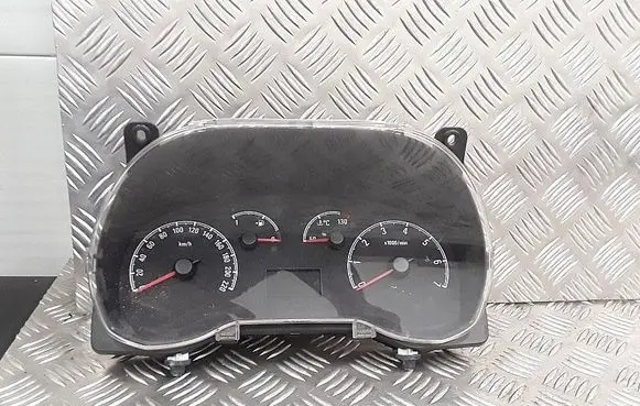 Opel Combo D Speedometer (instrument cluster) 51911161