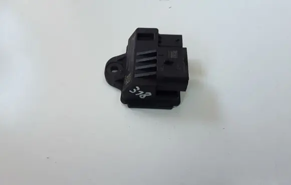 BMW 3 F30 F35 F31 Glow plug pre-heat relay 8570087