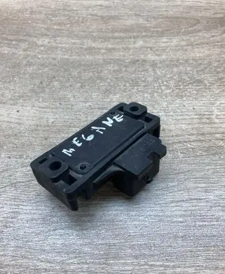 Renault Megane I Mass air flow meter 8768245