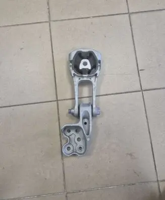 Engine mount bracket