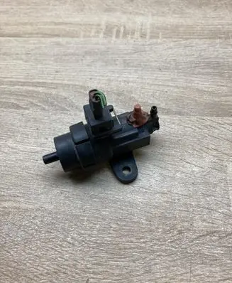 Ford Focus Vacuum valve 98AB9E882AA