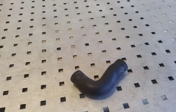Volkswagen Touareg I Engine coolant pipe/hose