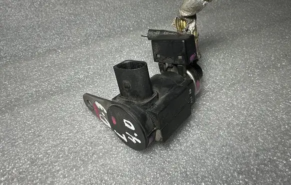 Audi A8 S8 D3 4E Turbo solenoid valve 057906630A