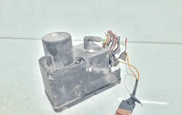 Audi A6 S6 C4 4A Central locking vacuum pump 4A0862257F
