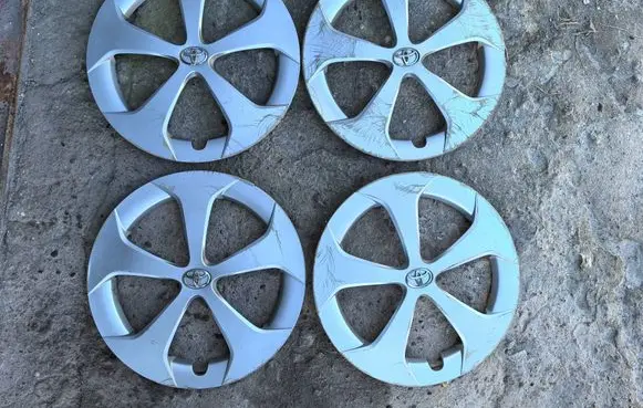 Toyota Prius (XW30) R15 wheel hub/cap/trim 4260247060