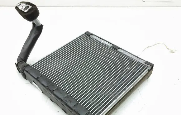 A/C cooling radiator (condenser)