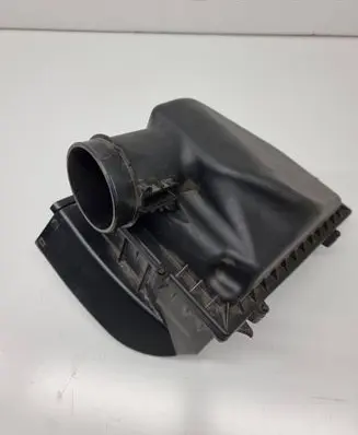 BMW 5 G30 G31 Air filter box 74850613