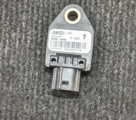 KIA Ceed Airbag deployment crash/impact sensor 95930A6000