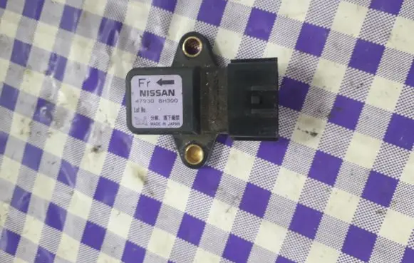 Nissan X-Trail T30 Airbag deployment crash/impact sensor 479308H300