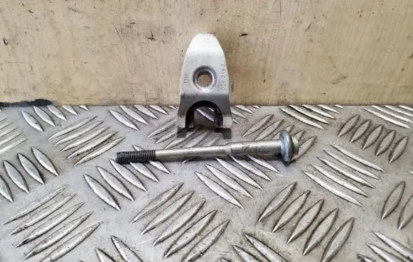 Audi A6 C7 Fuel Injector clamp holder 059216J