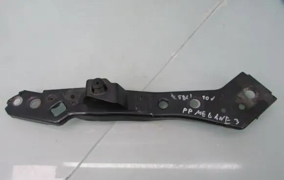 Renault Megane III Radiator support slam panel