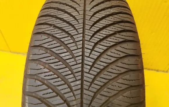 Audi A4 S4 B8 8K R17 winter tire 