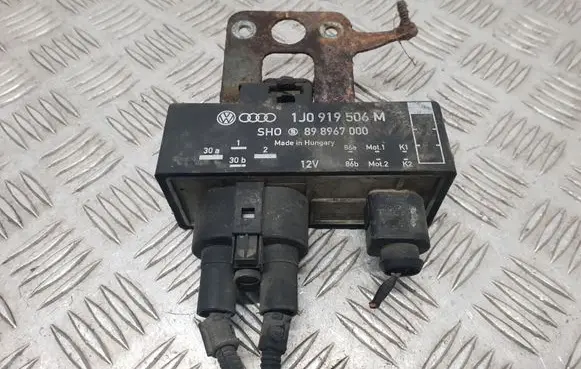 Skoda Fabia Mk1 (6Y) Coolant fan relay 1J0919506M