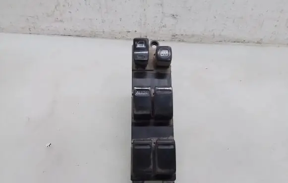Nissan X-Trail T30 Electric window control switch