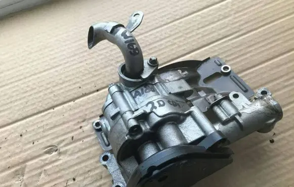 Mercedes-Benz A W169 Oil pump a6401810401