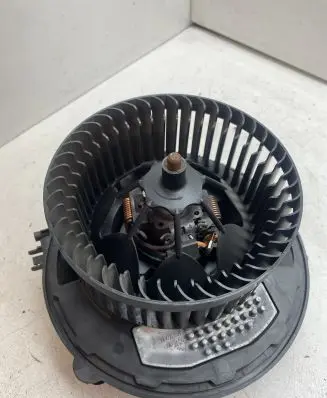 Skoda Octavia Mk3 (5E) Heater fan/blower 5Q1819021A 5Q0907521E