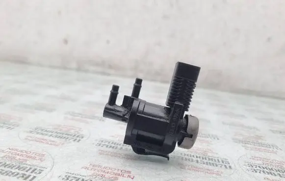 Volkswagen Touareg I Turbo solenoid valve 1K0906283A