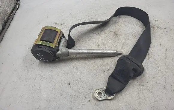 Audi A4 S4 B5 8D Front seatbelt 8D0857705