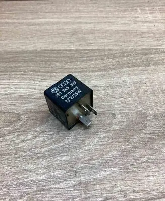 Volkswagen PASSAT B4 Other relay 191945383 899573 151