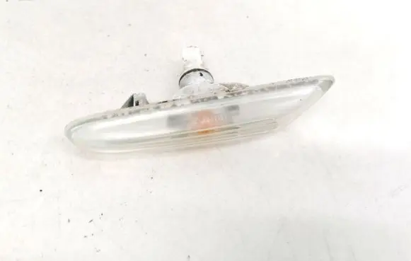 BMW 3 E46 Front fender indicator light 69113715 6911371-5