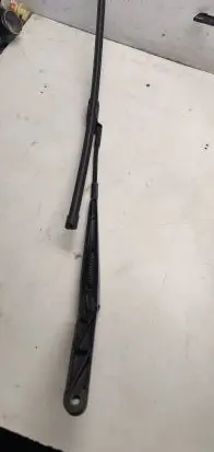 Volkswagen Golf V Front wiper blade arm 1q1955409