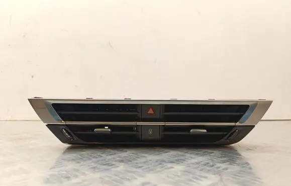 Citroen C4 III e-C4 Dash center air vent grill 9835648280