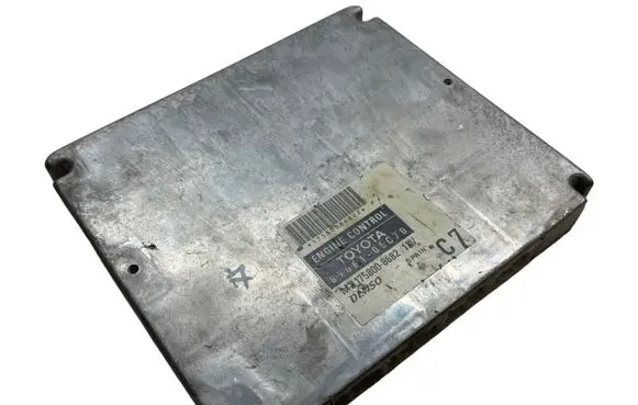 Toyota Avensis T250 Engine control unit/module 8966105C70 MB1758008682 1758058682