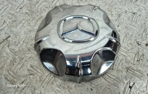 Mazda Tribute Wheel nut cap/cover 5845973 YL841A096BB EC0137190