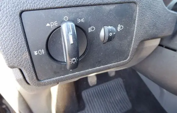 Ford C-MAX II Light switch