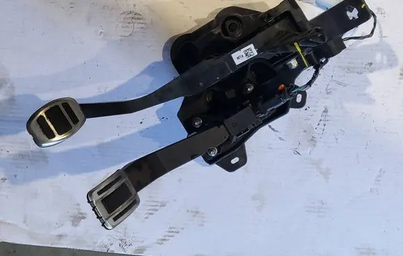 Opel Corsa F Brake pedal 9824311680 9837891880