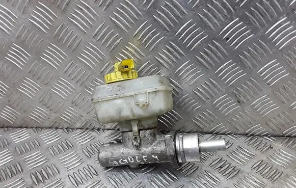 Volkswagen Golf IV Master brake cylinder l481402