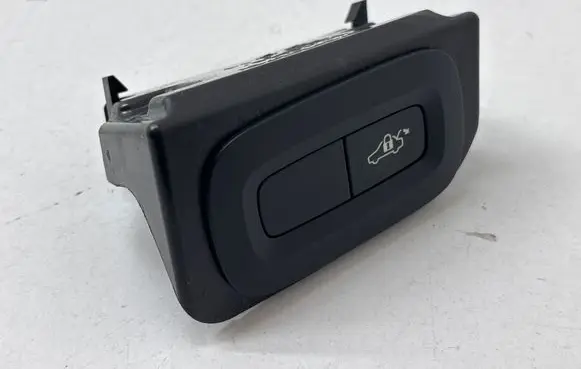 Volvo S60 Tailgate/boot open switch button 31426650 31427331