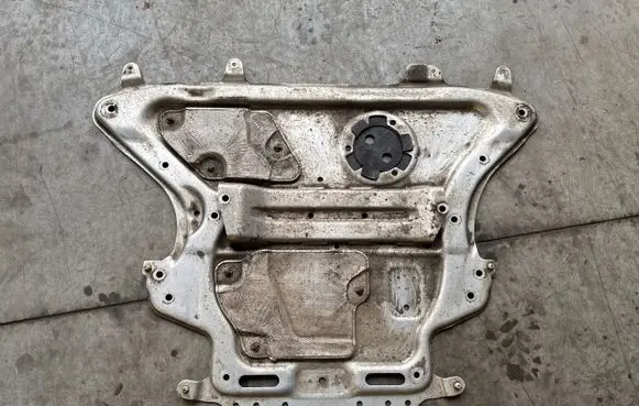 BMW 6 G32 Gran Turismo Engine splash shield/under tray 6887547