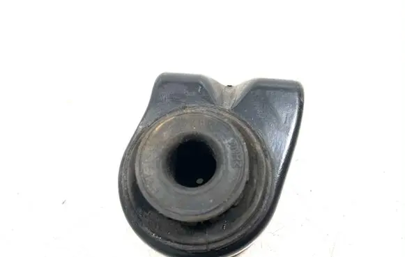 KIA Sorento Radiator mount bracket DM261
