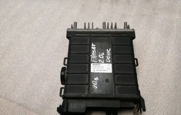 Volkswagen PASSAT B3 Engine control unit/module 893907404F 0261200228