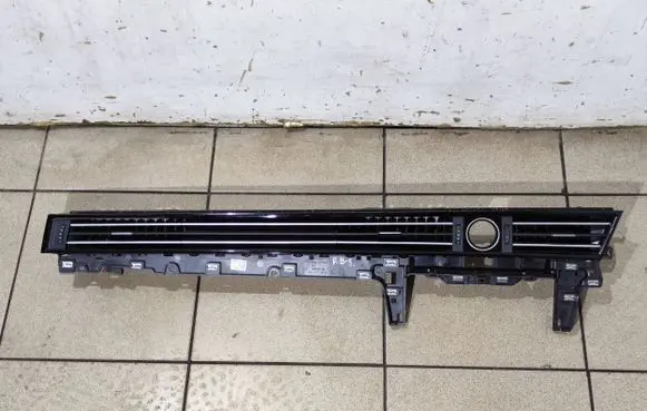 Volkswagen PASSAT B8 Dash center air vent grill 3G2858415F