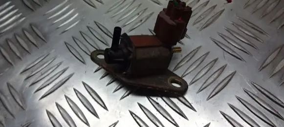 Mitsubishi Lancer Valve vacuum K5T48271